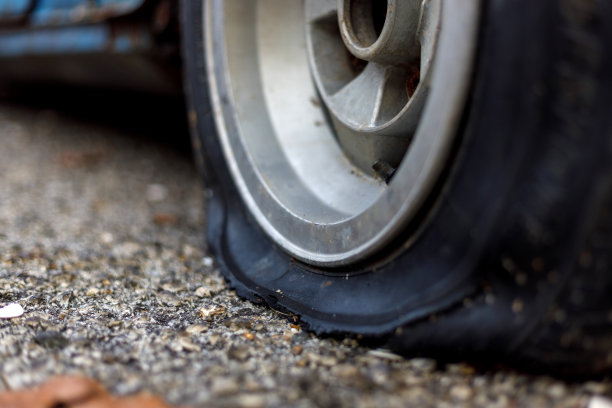 爆胎特写图片下载