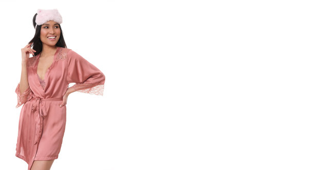 非常积极的亚洲女性穿着睡衣。图片下载