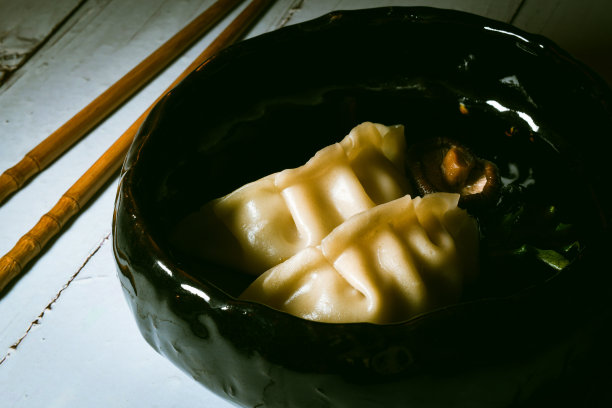 日式饺子是日本很受欢迎的街头小吃。图片下载