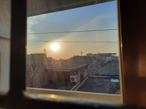 早晨的太阳图片下载