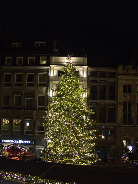 亚琛，2022年12月:在节日期间参观美丽的德国亚琛图片下载