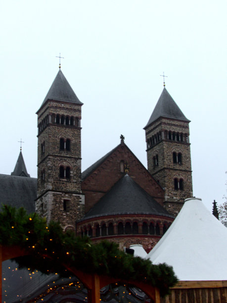 马斯特里赫特，2022年12月:在节日期间参观美丽的荷兰马斯特里赫特市图片下载