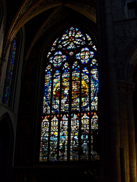 比利时列日——2022年7月:参观美丽的列日市——燃烧的城市——参观大教堂图片下载