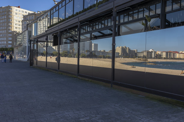 反映海洋的城市环境。图片下载