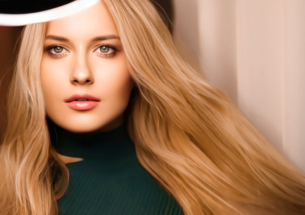 发型、美容和护发，健康长发的美女，自然妆容的金发模特，美发沙龙和护发的魅力肖像图片下载