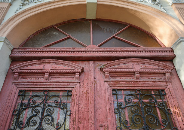 一幢老建筑的入口门图片下载