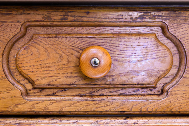 用于打开木制储物柜的手柄的详细纹理图片下载