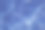 离焦模糊透明蓝色颜色清晰平静的水面纹理与飞溅和气泡。潮流抽象的自然背景。水波在阳光下带有焦散。碧水浪花闪闪发光图片下载
