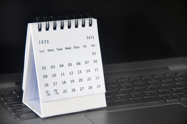 2023年7月表格日历，可自定义文本或想法的空间。月历概念和复制空间。图片下载