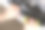 女人用抹布清洗洗衣机的俯视图，特写图片下载