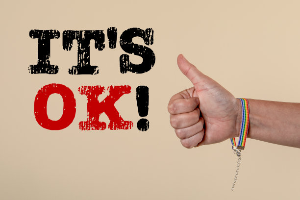 没关系。灵感和动机的概念。黄色背景上的短语图片下载