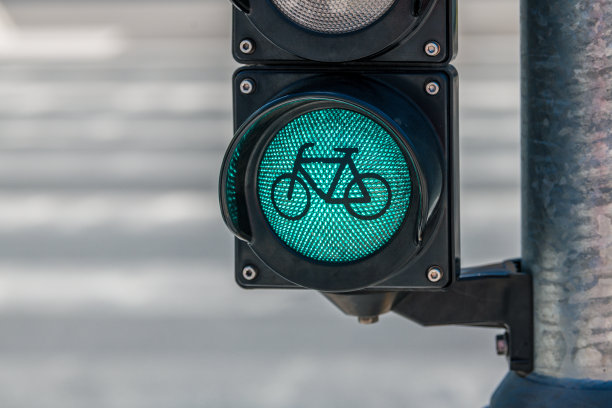 骑自行车的交通灯图片下载