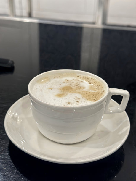 漂亮的带盘子的茶杯图片下载