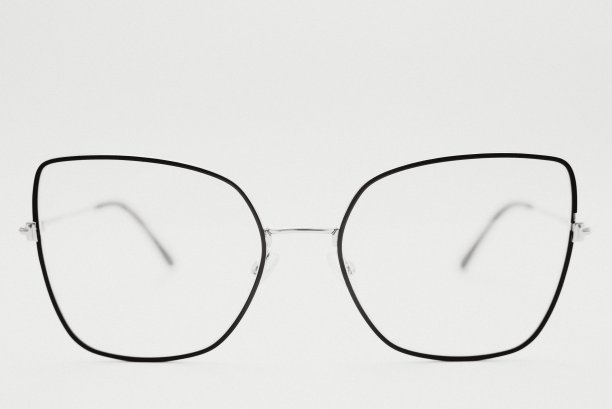 老式眼镜孤立在白色背景上图片下载