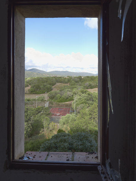 废弃旅馆的景象图片下载