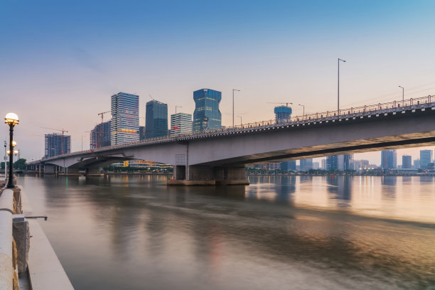 中国广州的天际线和大桥图片下载