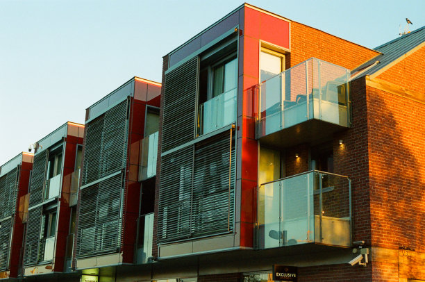 夕阳下的现代建筑图片下载