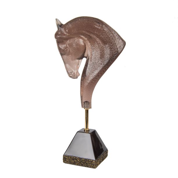 玻璃马的形象，豪华客厅孤立在白色背景图片下载