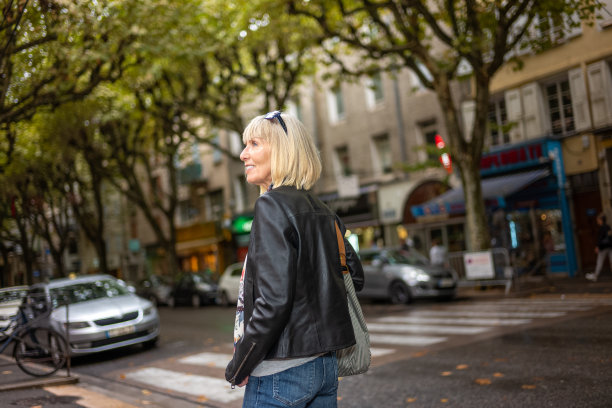 探索法国普罗旺斯的尊严图片下载