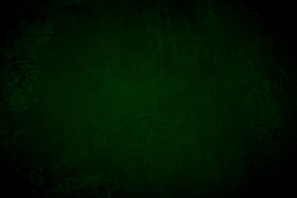 绿色深色的混凝土纹理墙的背景是黑色的。壁纸图案弯曲粗糙的深色水泥石。地坪砂表面清洁抛光。图片抽象建筑旧垃圾为设计城市。图片下载