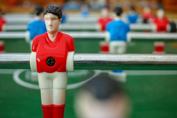 和我儿子一起踢足球图片下载