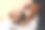 理发师正在给白人男子洗头，特写图片下载