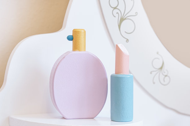 木制儿童玩具，仿化妆品配件图片下载