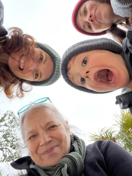 度假时的家庭自拍图片下载