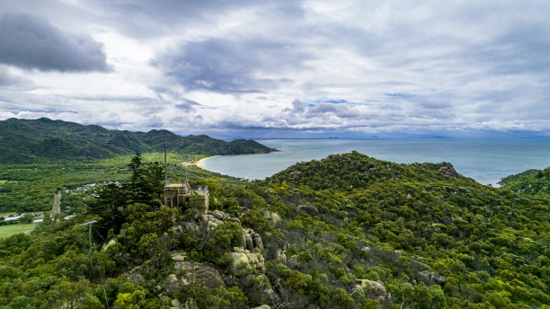 磁岛的鸟瞰图，堡垒-指挥所图片下载