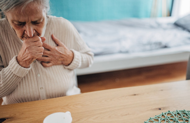 老妇人病了图片下载