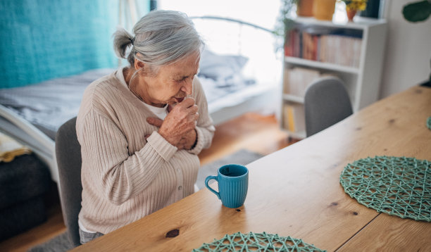 老妇人病了图片下载