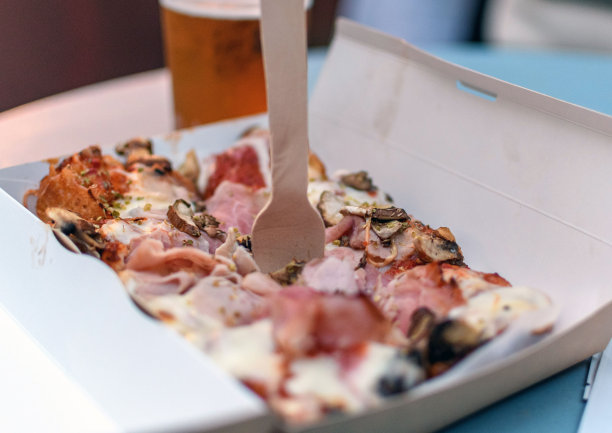 盒装美味外卖披萨的特写照片图片下载