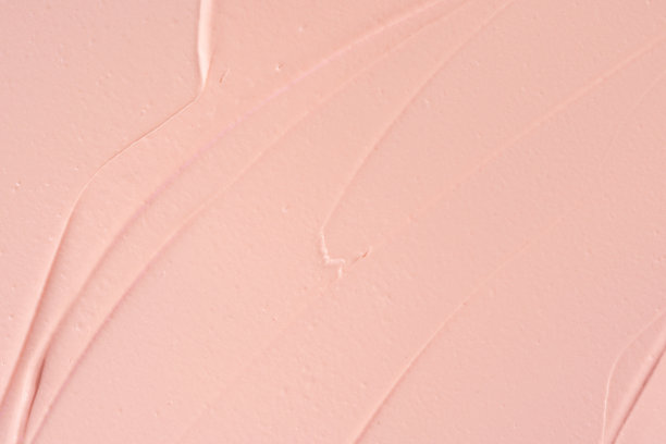 粉红色化妆品粘土模糊的背景。粉红色闪亮的化妆品纹理背景。图片下载