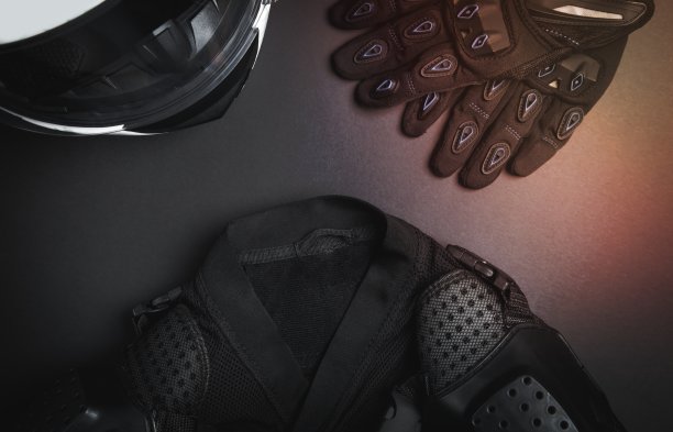 头盔，手套，夹克。摩托车安全服图片下载