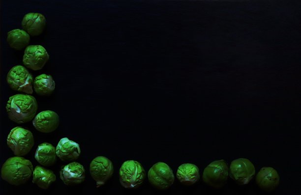 照片抱子甘蓝在石板背景的餐厅菜单图片下载