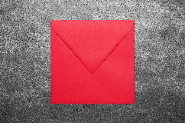 灰色桌子上的红包，俯视图图片下载