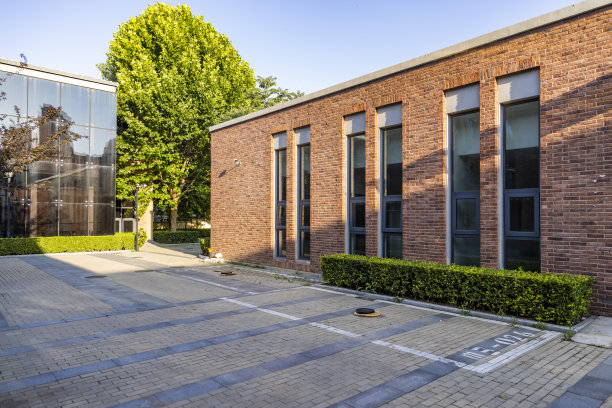 红砖建造的无人街区图片下载