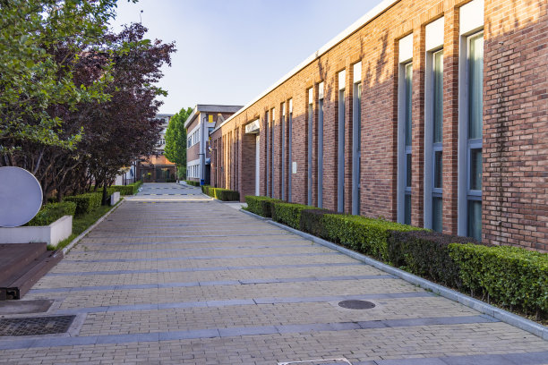 红砖建造的无人街区图片下载