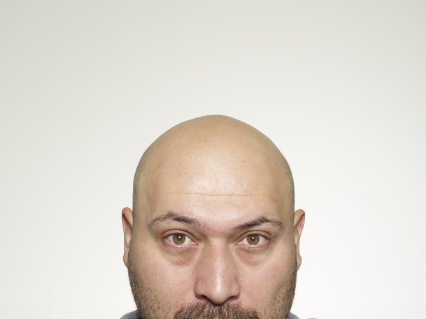 快乐的光头男图片下载