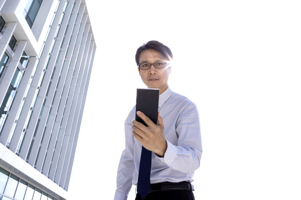 亚洲商务人士的工作风格与手机图片下载