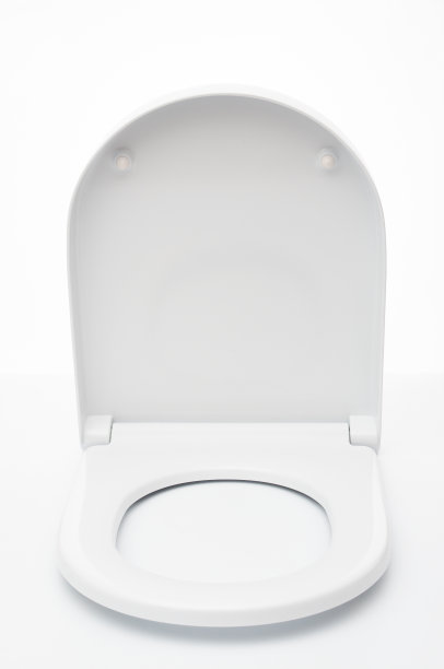 马桶盖在白色背景上图片下载