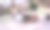 特写镜头:一只灰色的鸽子栖息在公园里的灰色石凳上。图片下载