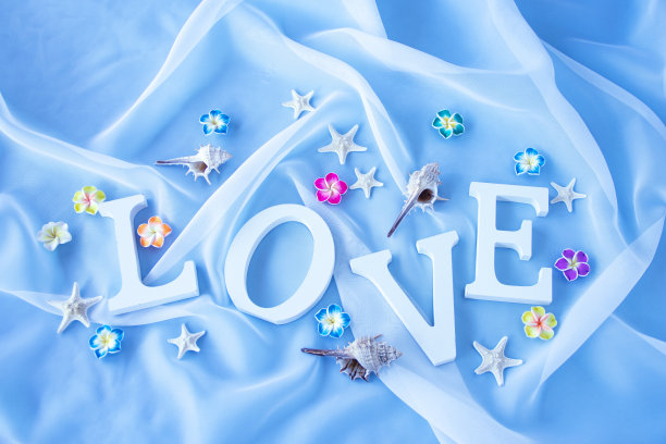 “爱”字、鸡蛋花、海星和贝壳图片下载
