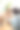 黑人妇女把裤子装进箱子里图片下载