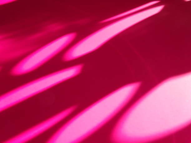 荧光粉红色背景与圆圈和漩涡图案图片下载