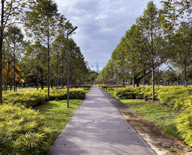 在吉隆坡隆起的街道公园图片下载