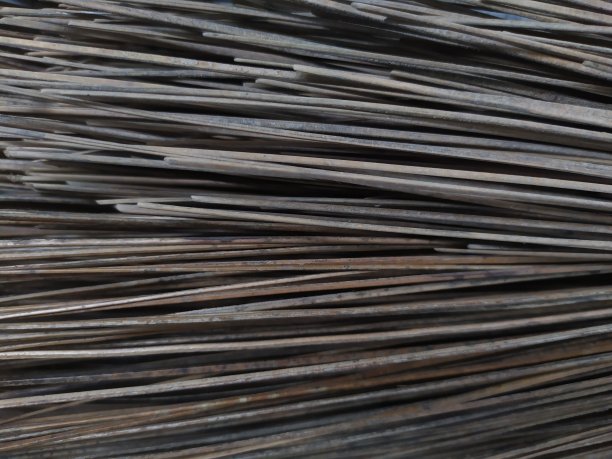 在扫把上排成一长排图片下载