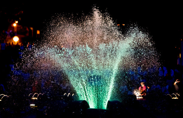 彩色喷泉图片下载