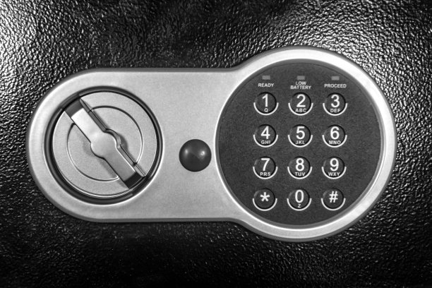 装甲保险箱。银行金库门，电子密码锁。安全可靠的保护。长期储蓄。图片下载