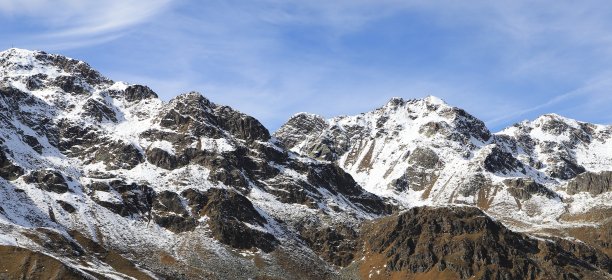 泰洛的白雪皑皑的阿尔卑斯山景观图片下载